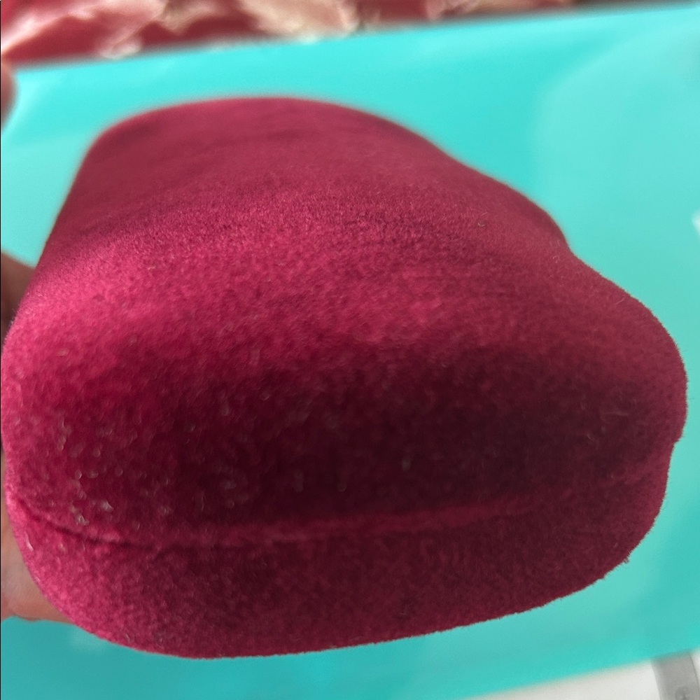 Gucci Burgundy Velvet Eyeglass Sunglass Case like new - Picture 4 of 5